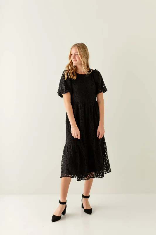 ladies-midi-dress-travel-trend-'Antoinette' Puff Sleeve Lace Midi Dress in Black