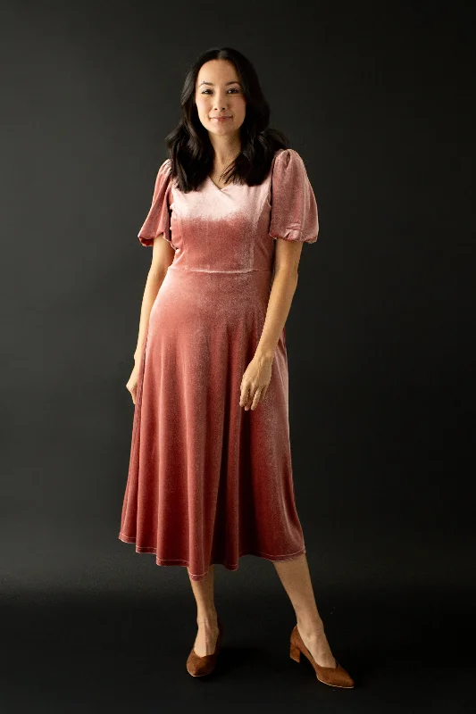 ladies-midi-dress-feminine-flutter-'Veronique' Stretch Velvet Puff Sleeve Midi Dress in Blush